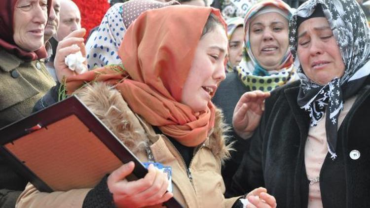 Şehit polis Miraç Kadir Özcanın cenazesi Trabzonda (2)