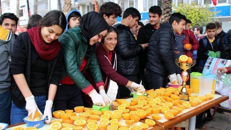 Öğrenciler portakal suyu dağıttı