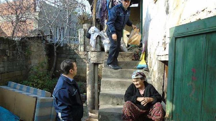 El konulan ekmekler dağıtıldı