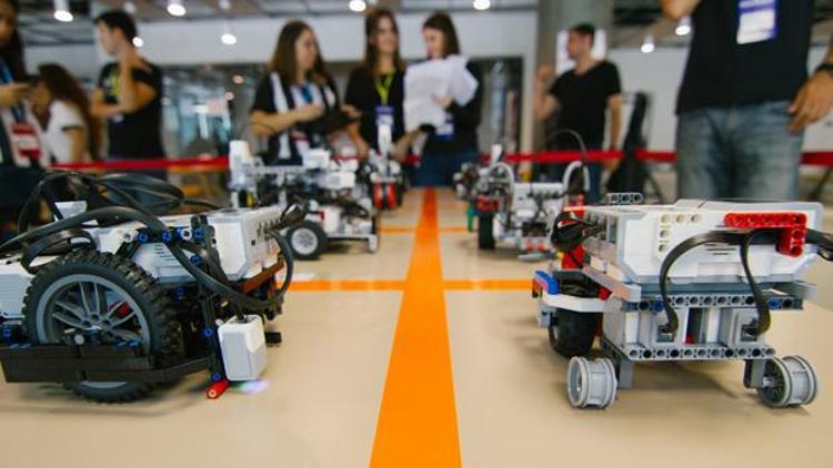 Öğrenciler sömestrde robot tasarlayacak
