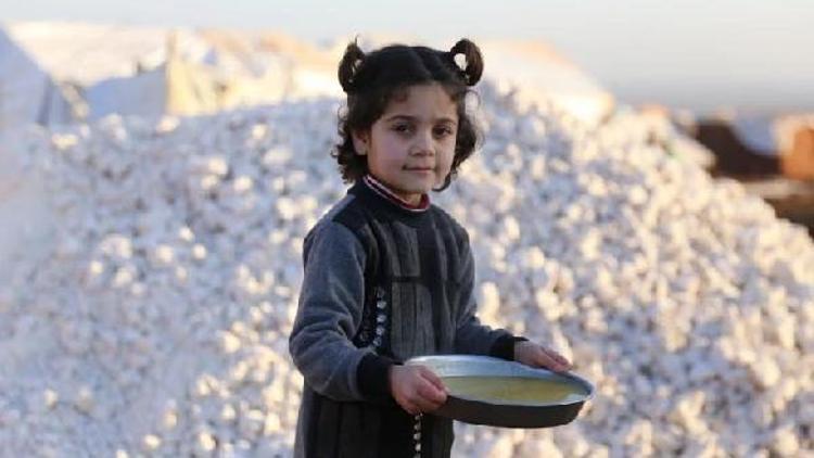 İHHdan Suriye kampında günlük 1800 kişiye sıcak yemek