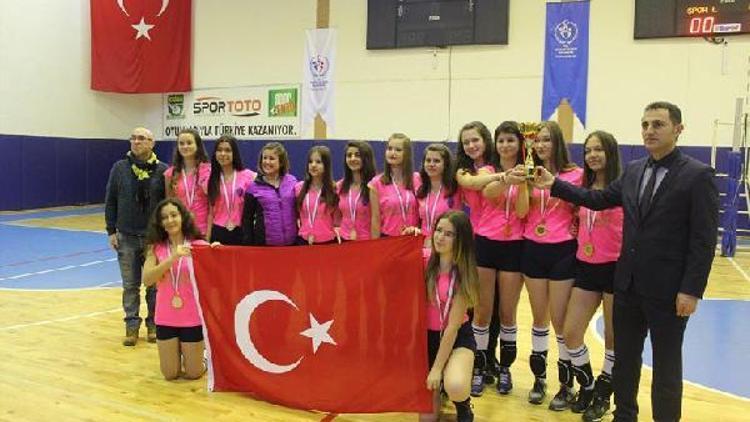 Vize Anadolu Lisesi kız takımı il şampiyonu oldu