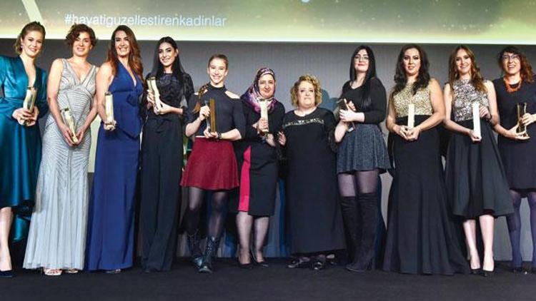 Elele AVON Kadın Ödülleri, önceki gece sahiplerini buldu