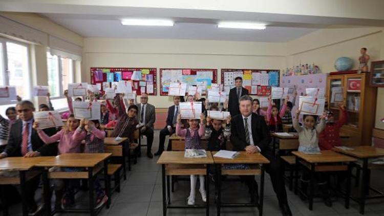 Başkan Palancıoğlu, öğrencilerin karne sevincine ortak oldu