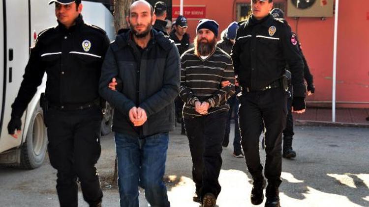 Türkiyeyi tehdit eden DEAŞlının kardeşleri tutuklandı