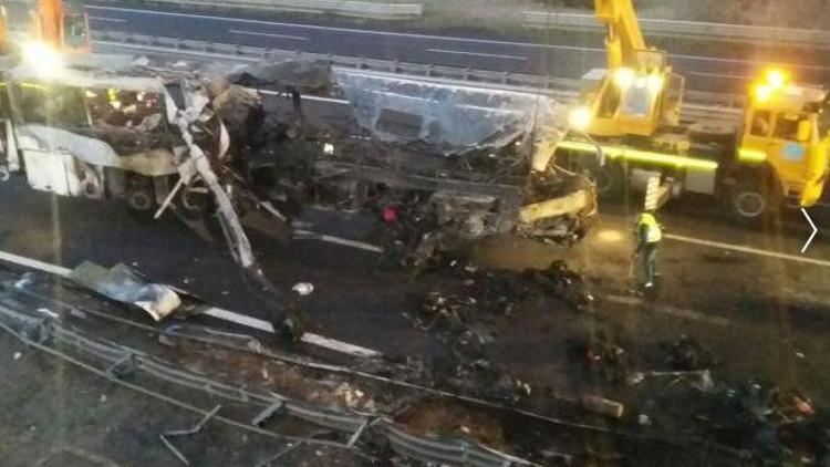 İtalyada otobüs kazası: 16 ölü