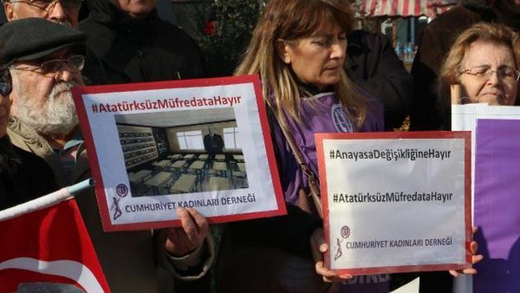 Beşiktaşta Askeri okullar kapatılmasın eylemi