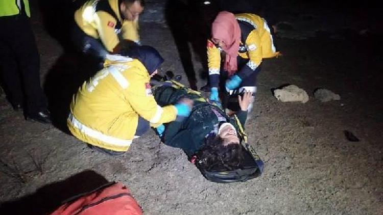 Kazada yaralan çift, 5 saat sonra donmak üzereyken bulundu