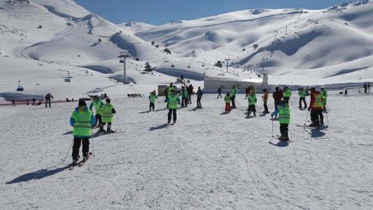 Ortaokul ve lise öğrencilerine ücretsiz kayak kursu