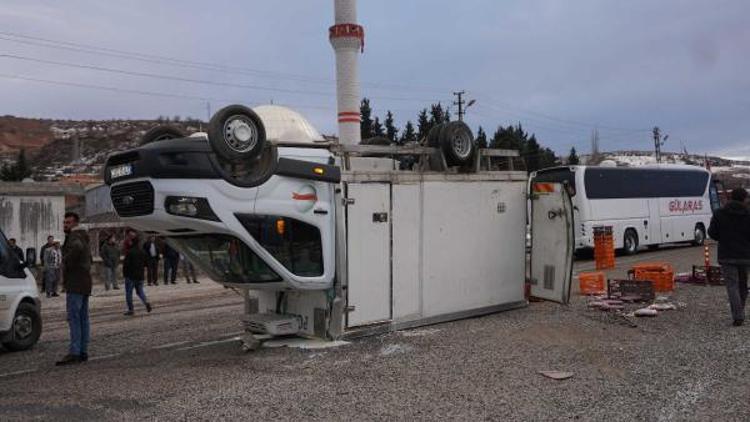 Gölbaşında TIR ile kamyonet çarpıştı: 4 yaralı