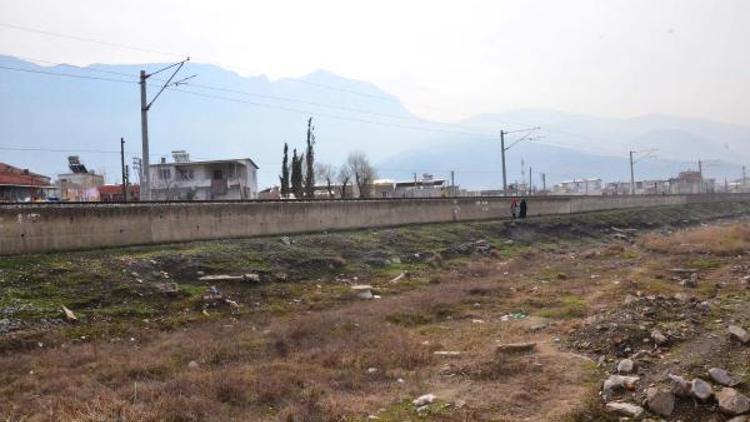 İki mahalle arasında tehlikeli geçiş