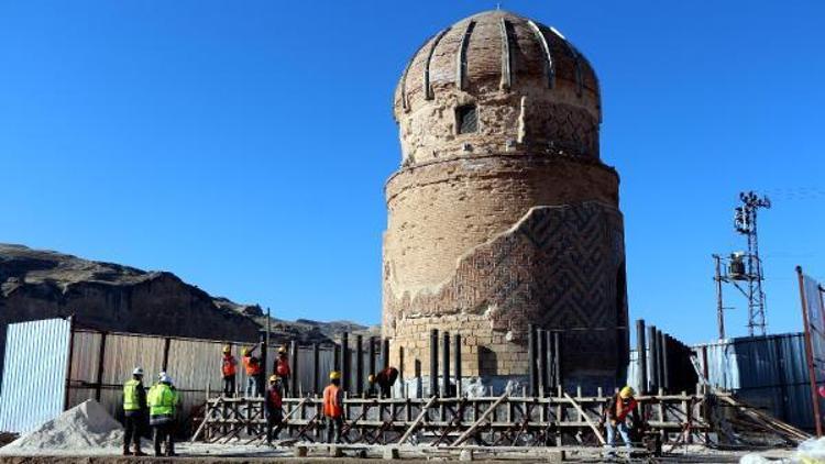 Tarihi türbe 2 kilometre taşınacak