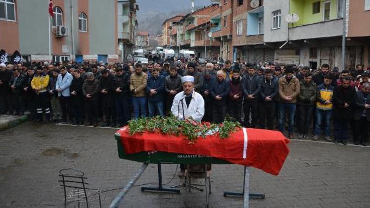 Can kurtarırken kazada ölen sağlık memuru toprağa verildi