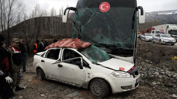 Tokatta otomobil ile otobüs çarpıştı: 3 ölü, 5 yaralı