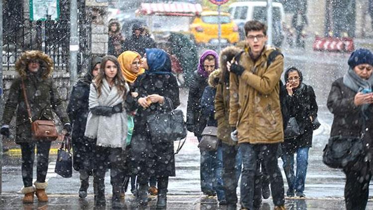 İstanbul’da akşam saatlerinde kar etkili oluyor