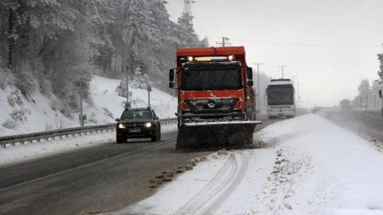 Bolu Dağında kar ulaşımı zorlaştırdı