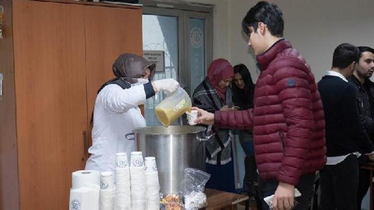 Arnavutköy Belediyesi’nden öğrencilere çorba ikramı