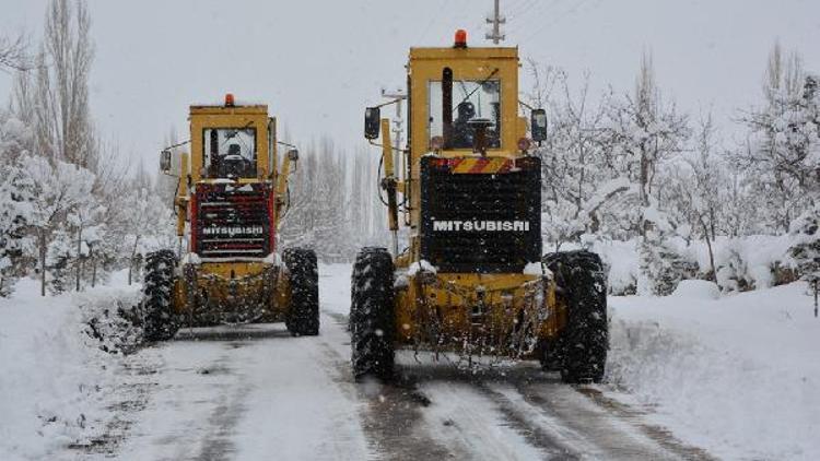 Niğdede 58 köy yolu kardan kapandı