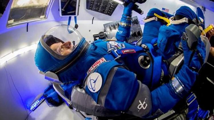 Boeing yeni astronot giysilerini görücüye çıkardı