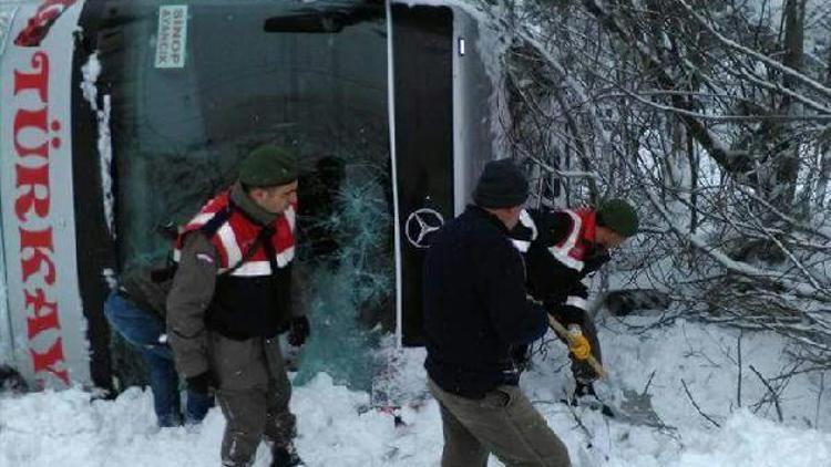 Sinopta otobüs uçuruma yuvarlandı: 1 yaralı