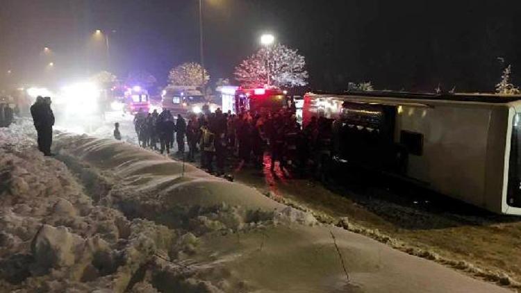 Bartında yolcu otobüsü devrildi: 2 ölü, 6 yaralı