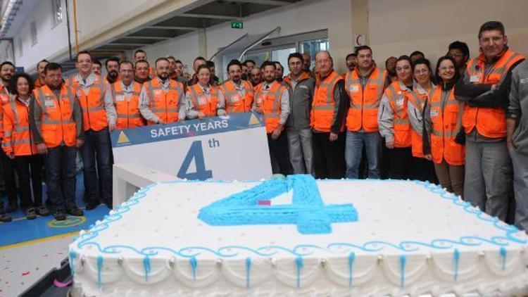 Fabrikada kazasız geçen 4 yıla pastalı kutlama