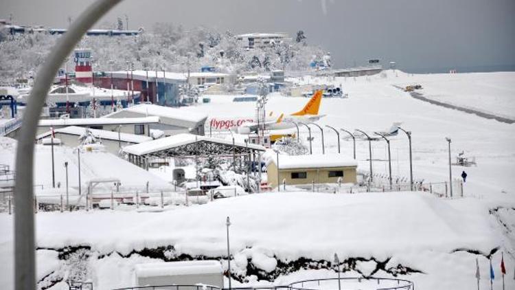 Trabzon’da kar yağışı hayatı olumsuz etkiledi