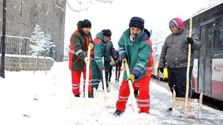 Diyarbakırda karla mücadele çalışmaları