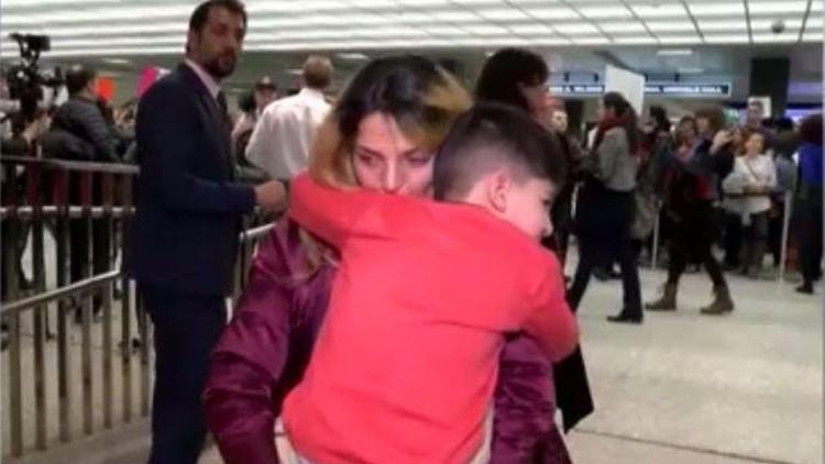 5 yaşındaki Müslüman çocuğa havalimanında kelepçe