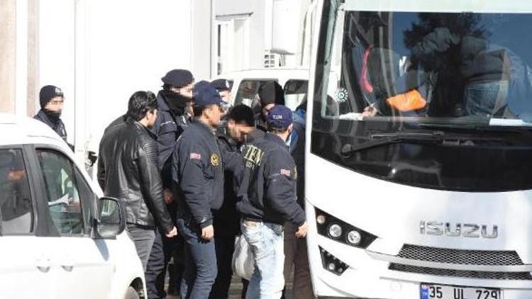 İzmirdeki Reina operasyonunda yakalanan 10 kişi adliyeye sevk edildi