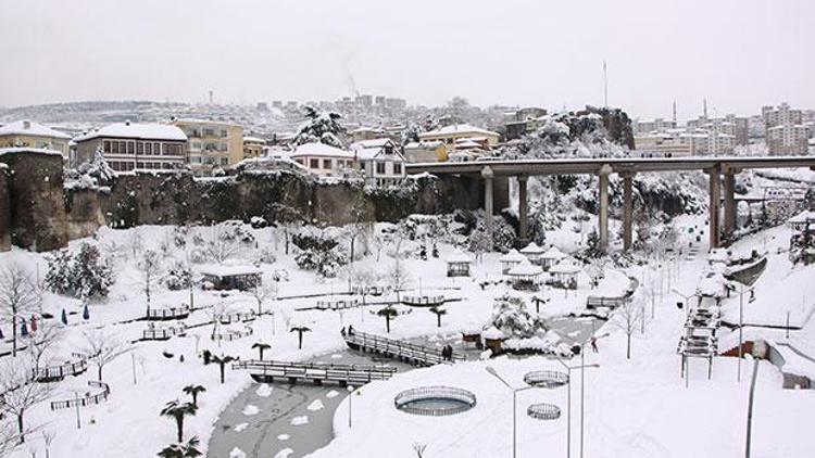 Vali: Son 60 yılın en yoğun kar yağışına maruz kaldık