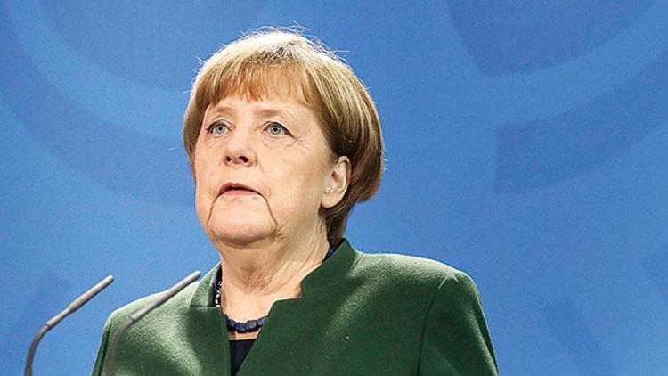 Merkel’in   çantasında neler var