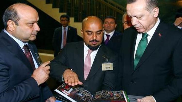 Cumhurbaşkanı Erdoğan ’Foto Muhabiri’ dergisini inceledi