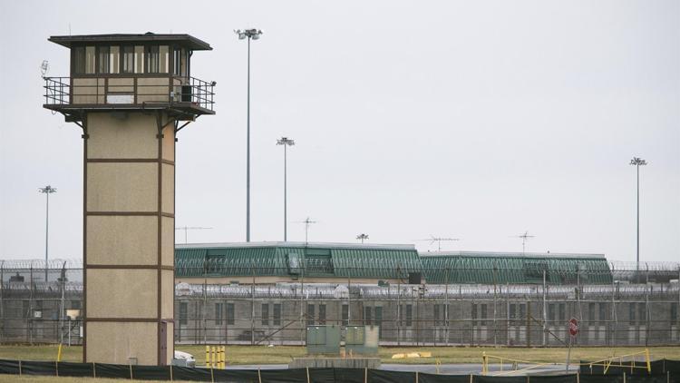 ABDde mahkumlar hapishane görevlilerini rehin aldı