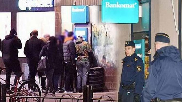 Bankamatikler para saçtı Herkes kapıştı