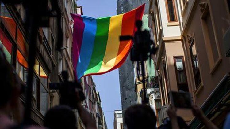 İranlı LGBT mülteciler vize yasağı nedeniyle Türkiyede mahsur