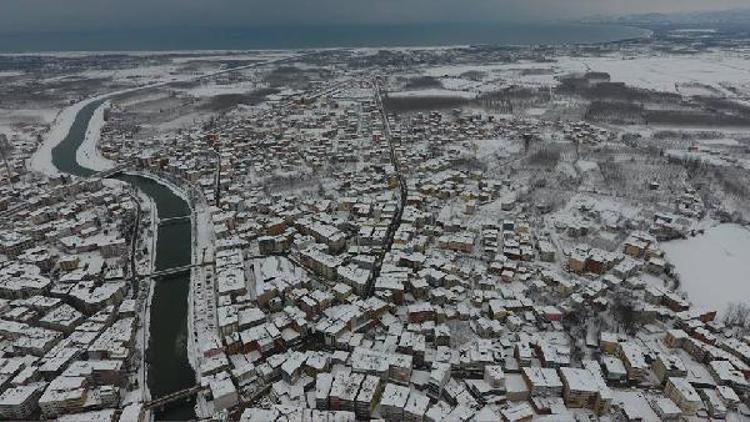 Terme Irmağı buz tuttu