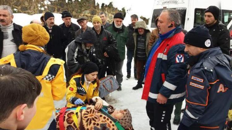 Evinde mahsur kalan yaşlı kadın kurtarıldı