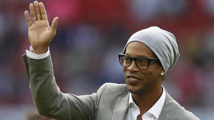 Ronaldinho sosyal medyadan açıkladı İstanbula gidiyor