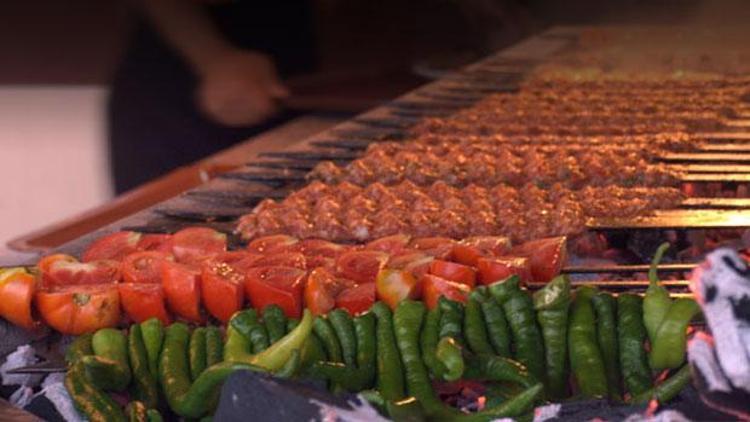 Mal varlığına el konulmuştu kebapçıda çalışırken yakalandı