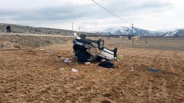 Burdurda otomobil tarlaya uçtu: 1 ölü, 2 yaralı