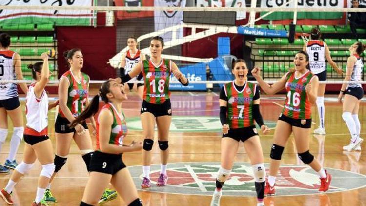 Karşıyaka-Maltepe Yalıspor Voleybol Fotoğrafları