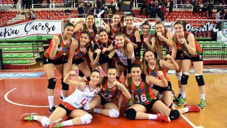 Karşıyaka Voleybolda 13te 13 yaptı