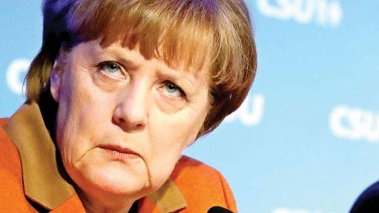 Merkel için tehlike çanları