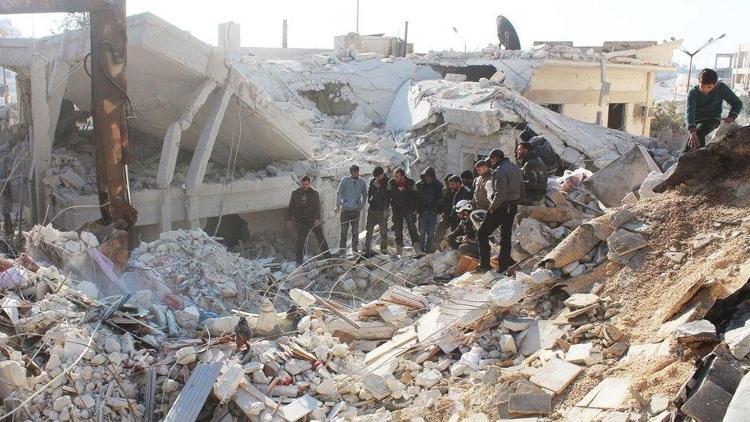 Suriyeli muhaliflerin kontrolündeki İdlib bombalandı... Çok sayıda sivil öldü