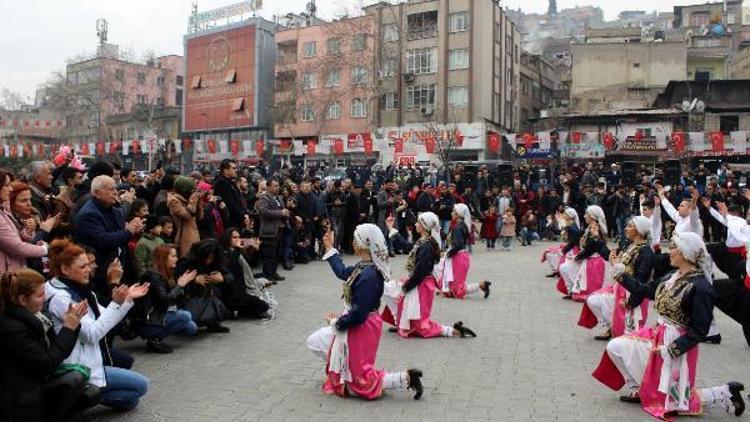 Kahramanmaraşta, Halk Oyunları gösterileri başladı