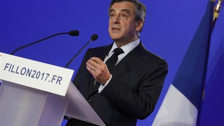 Fransa seçimlerine yolsuzluk iddiaları damga vuruyor