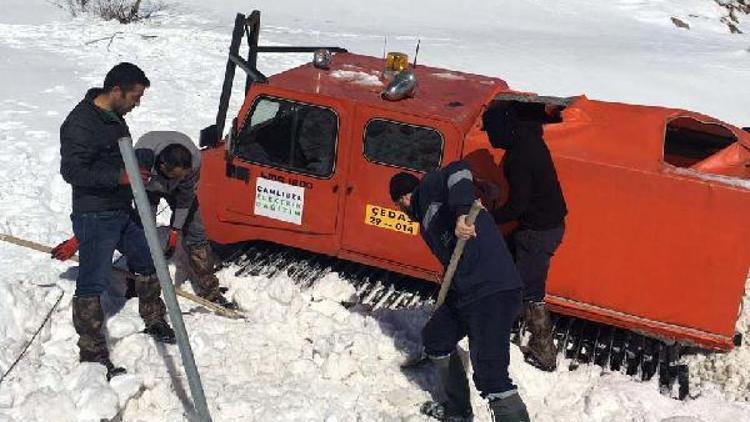 Arızaya giden ÇEDAŞ ekibi karda mahsur kaldı