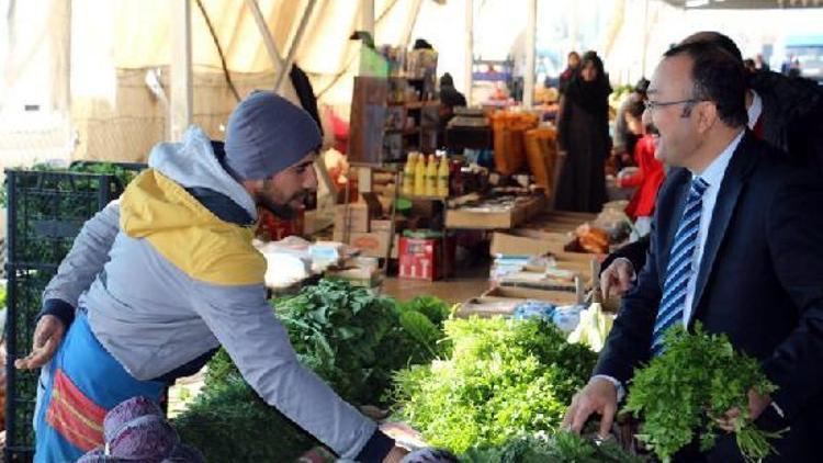 Yenişehir Kaymakamı Özel, semt pazarını ziyaret etti