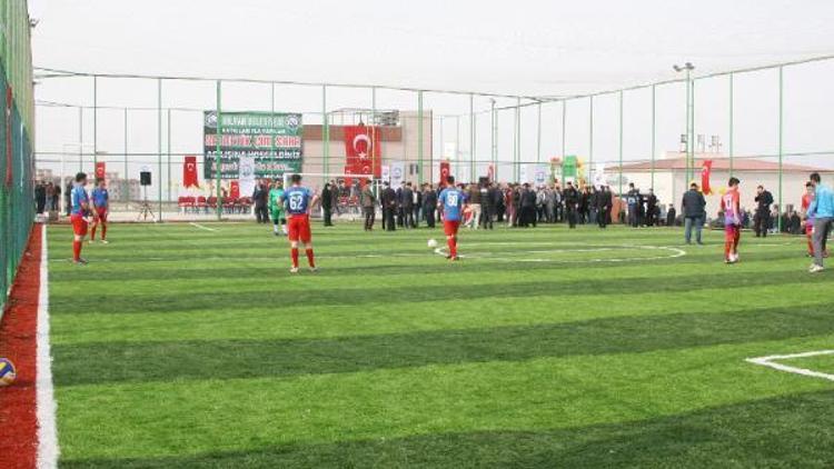 Şanlıurfa protokolü cezaevinde çim saha açılışını yaptı